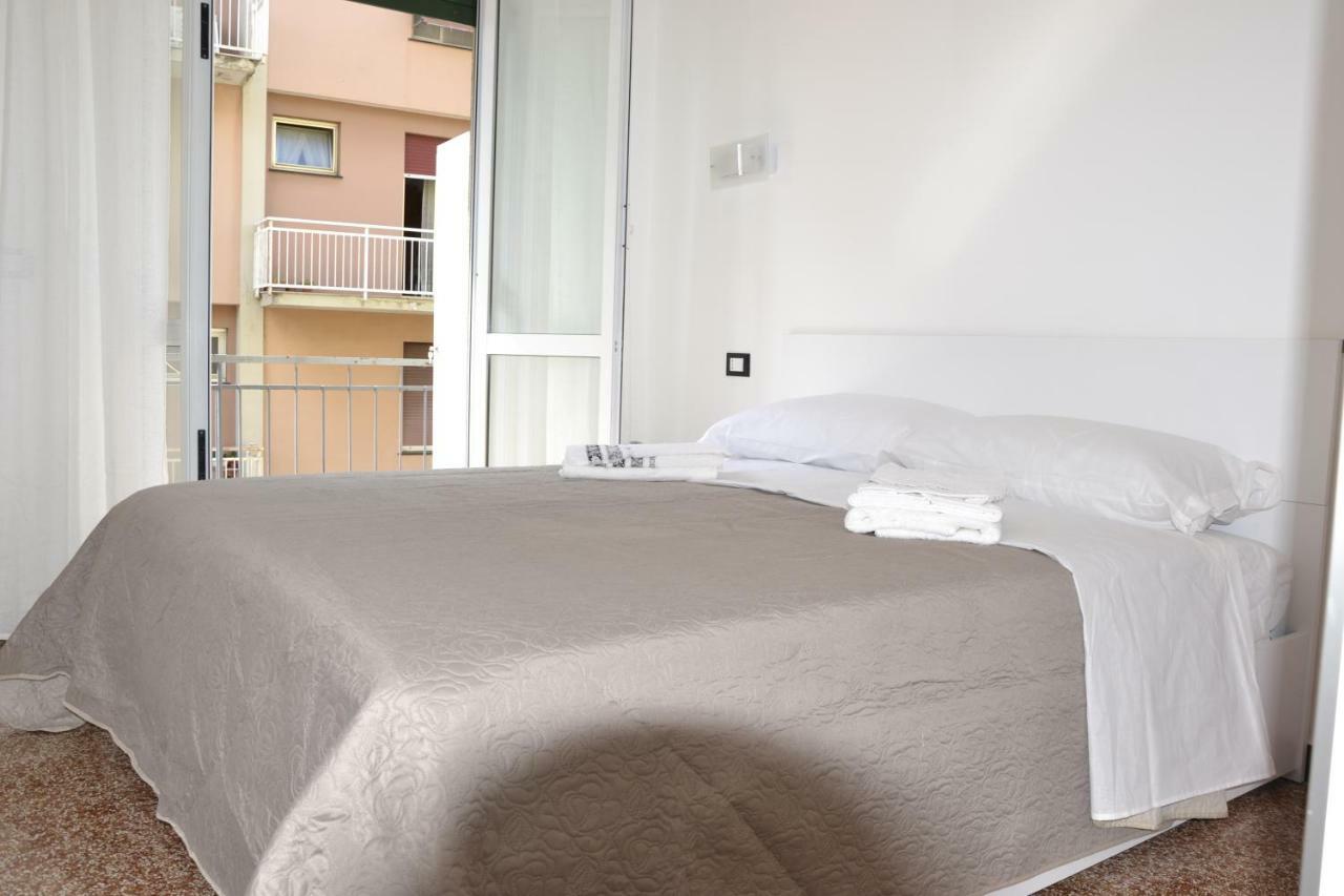 Il Nido Di Quarto Con Park Auto Macchine Piccole Segmento B Gênes Extérieur photo