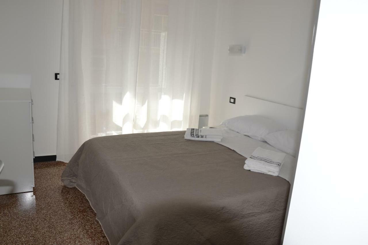 Il Nido Di Quarto Con Park Auto Macchine Piccole Segmento B Gênes Extérieur photo